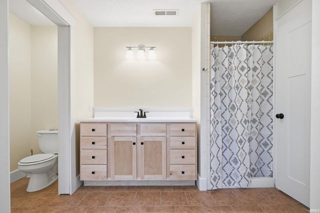 8 Meridian Drive, Hartford City, IN 47348
