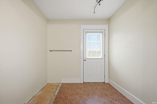 8 Meridian Drive, Hartford City, IN 47348