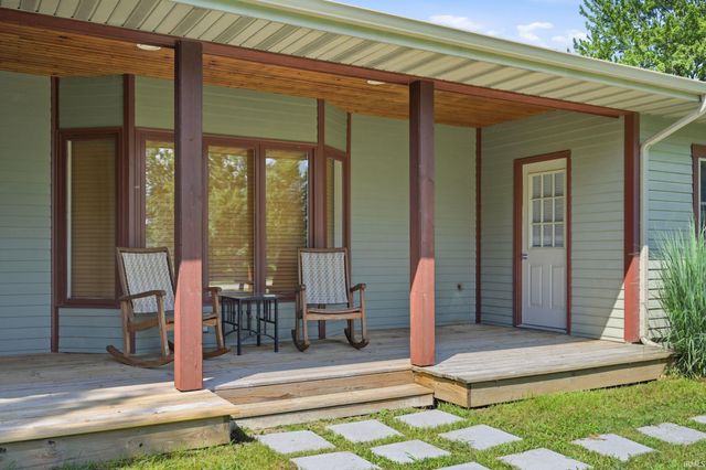 8 Meridian Drive, Hartford City, IN 47348
