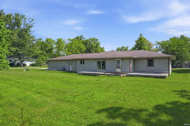 8 Meridian Drive, Hartford City, IN 47348