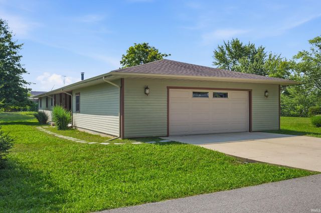 8 Meridian Drive, Hartford City, IN 47348