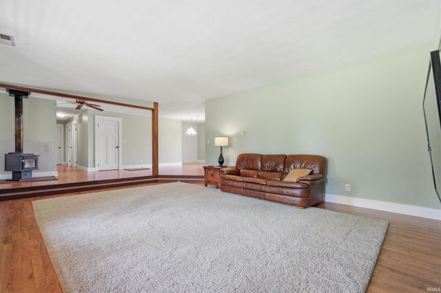 8 Meridian Drive, Hartford City, IN 47348