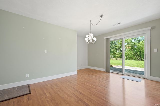 8 Meridian Drive, Hartford City, IN 47348