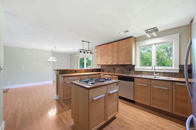 8 Meridian Drive, Hartford City, IN 47348