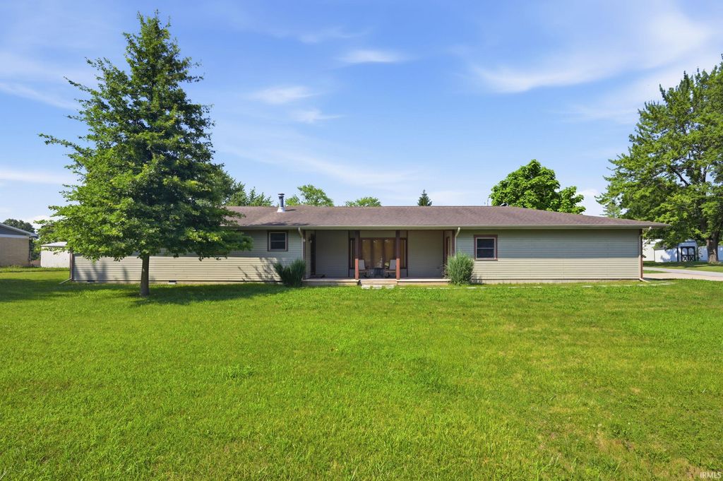 8 Meridian Drive, Hartford City, IN 47348