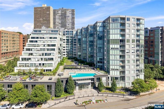9 Ave At Port Imperial 413, West New York, NJ 07093