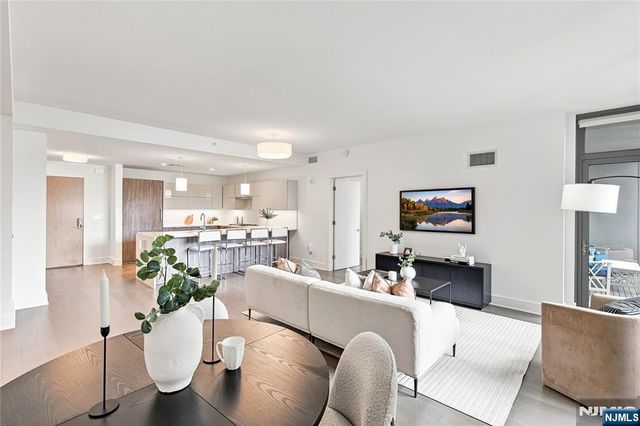 9 Ave At Port Imperial 413, West New York, NJ 07093