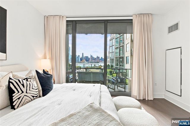 9 Ave At Port Imperial 413, West New York, NJ 07093