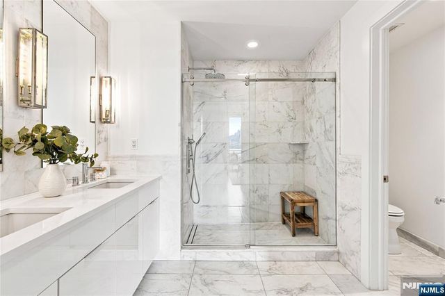 9 Ave At Port Imperial 413, West New York, NJ 07093