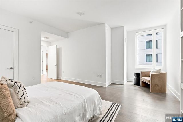 9 Ave At Port Imperial 413, West New York, NJ 07093