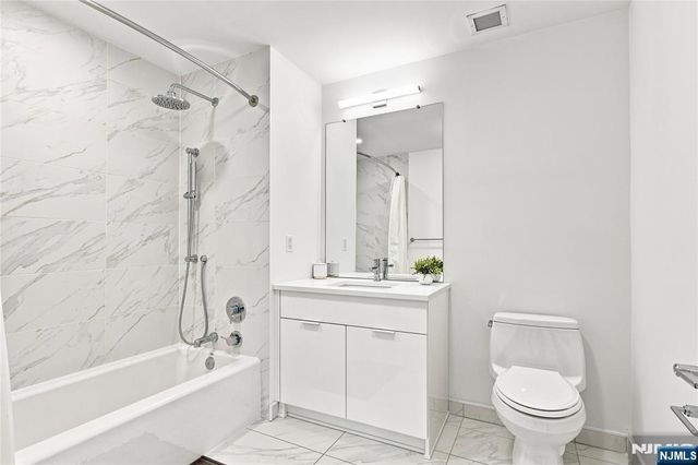 9 Ave At Port Imperial 413, West New York, NJ 07093