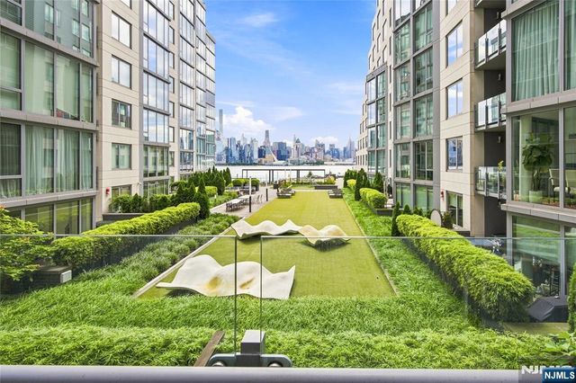 9 Ave At Port Imperial 413, West New York, NJ 07093