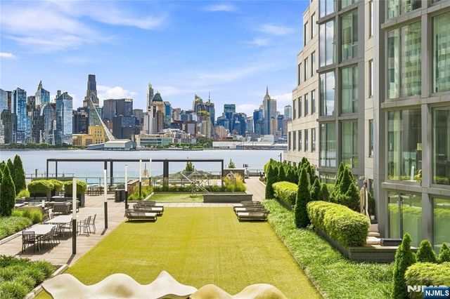 9 Ave At Port Imperial 413, West New York, NJ 07093