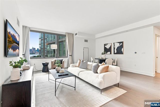 9 Ave At Port Imperial 413, West New York, NJ 07093