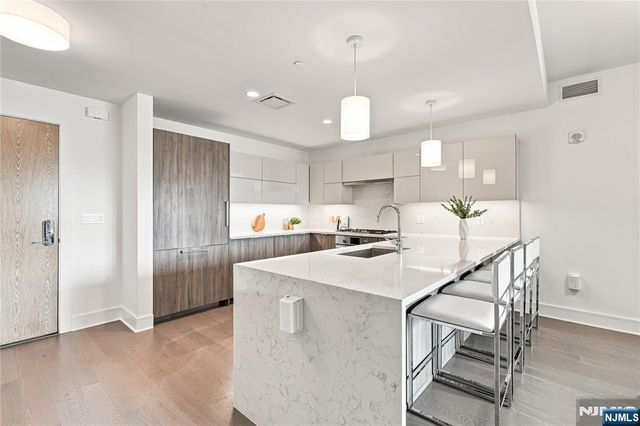 9 Ave At Port Imperial 413, West New York, NJ 07093