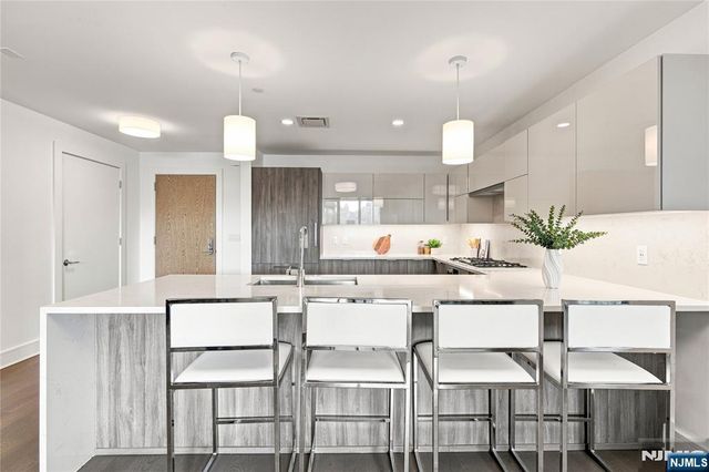 9 Ave At Port Imperial 413, West New York, NJ 07093