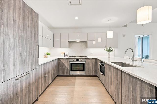 9 Ave At Port Imperial 413, West New York, NJ 07093
