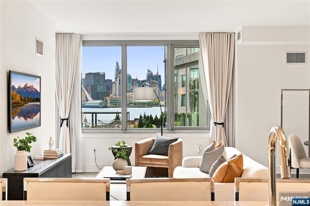 9 Ave At Port Imperial 413, West New York, NJ 07093