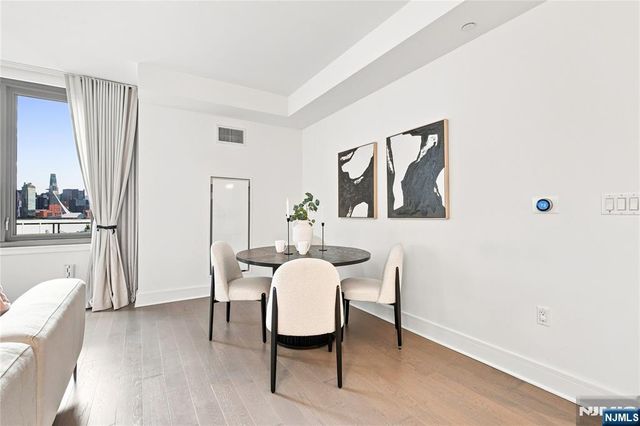 9 Ave At Port Imperial 413, West New York, NJ 07093