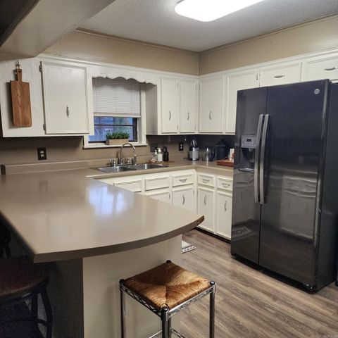 12007 Lemoncrest Lane, Little Rock, AR 72210