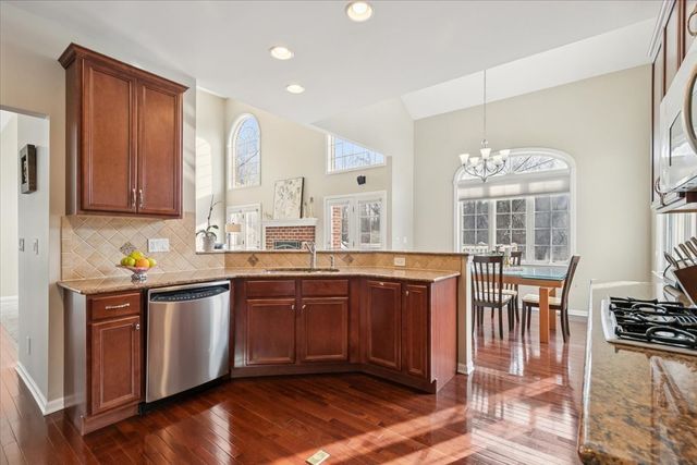 82 Open Parkway S, Hawthorn Woods, IL 60047