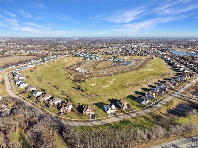 82 Open Parkway S, Hawthorn Woods, IL 60047