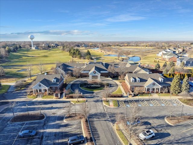82 Open Parkway S, Hawthorn Woods, IL 60047