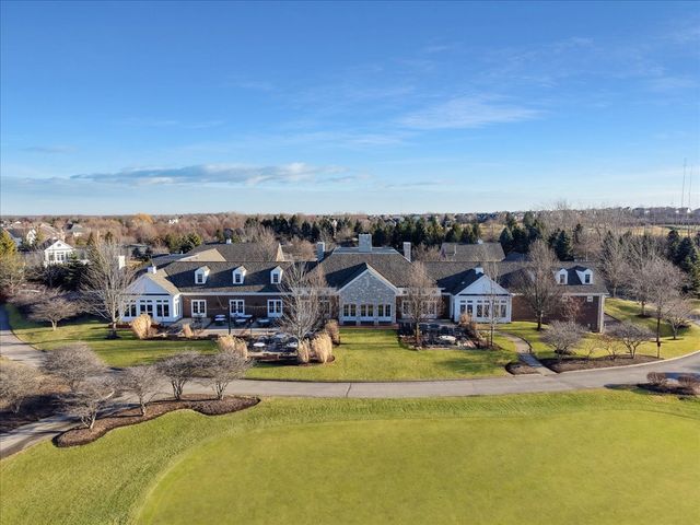 82 Open Parkway S, Hawthorn Woods, IL 60047