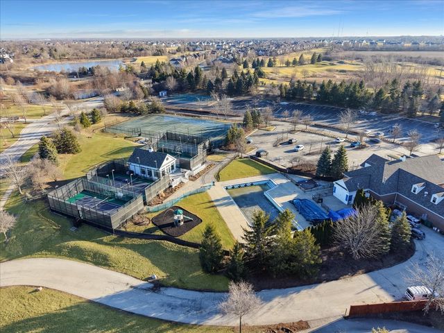 82 Open Parkway S, Hawthorn Woods, IL 60047