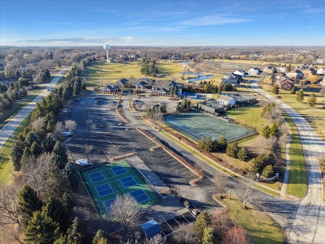 82 Open Parkway S, Hawthorn Woods, IL 60047