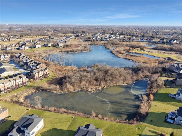 82 Open Parkway S, Hawthorn Woods, IL 60047