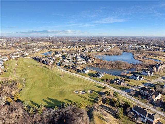 82 Open Parkway S, Hawthorn Woods, IL 60047