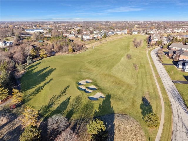 82 Open Parkway S, Hawthorn Woods, IL 60047