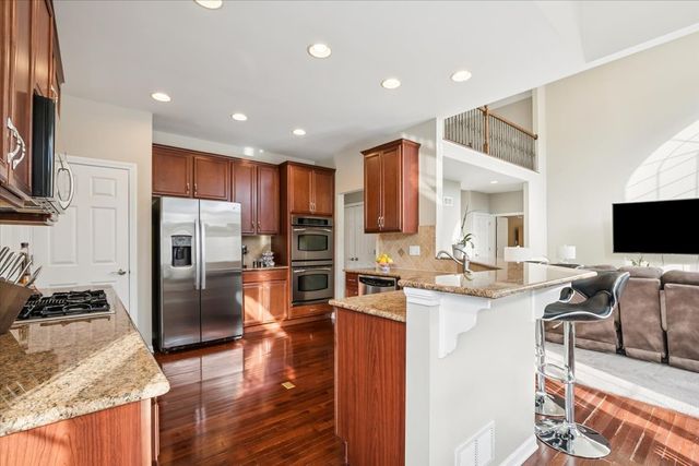82 Open Parkway S, Hawthorn Woods, IL 60047