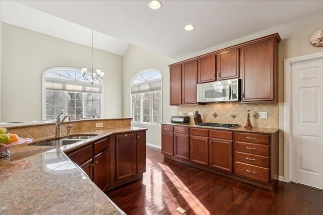 82 Open Parkway S, Hawthorn Woods, IL 60047