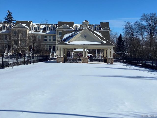 1072 Faulkner, Troy, MI 48083