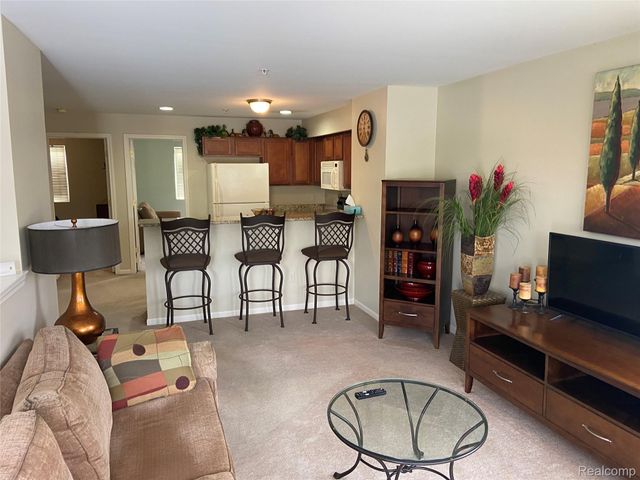 1072 Faulkner, Troy, MI 48083