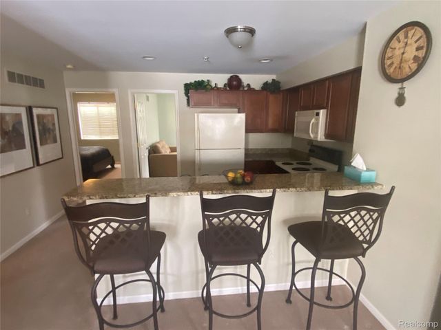 1072 Faulkner, Troy, MI 48083