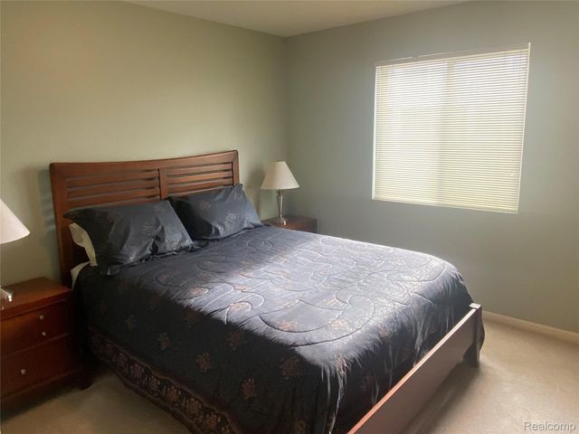 1072 Faulkner, Troy, MI 48083