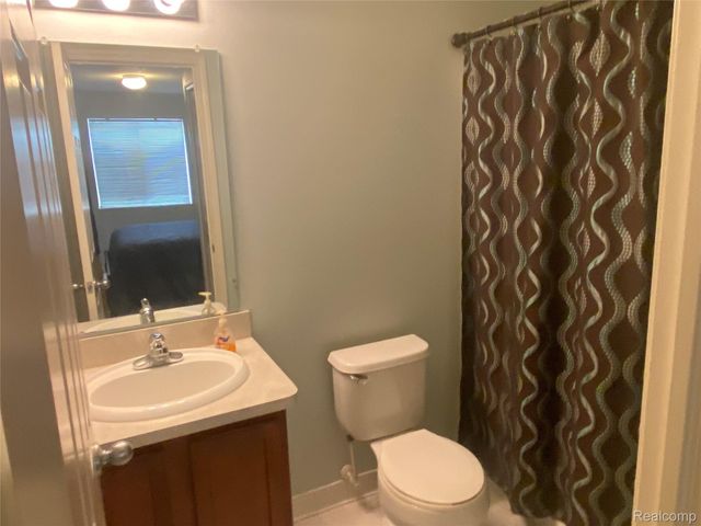 1072 Faulkner, Troy, MI 48083