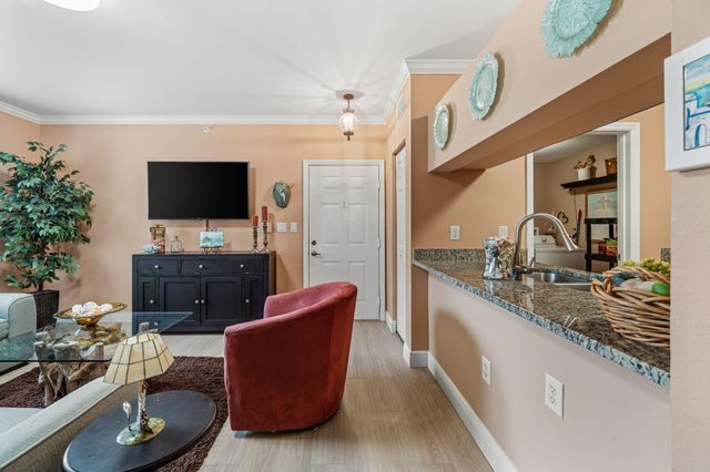 6529 Emerald Dunes Drive 106, Royal Palm Beach, FL 33411