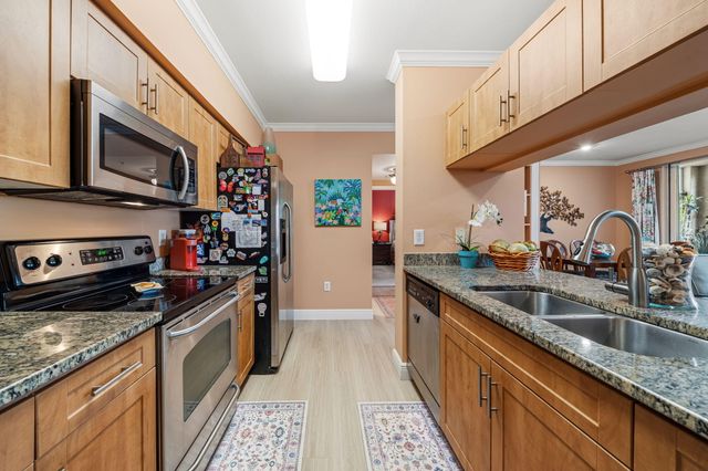 6529 Emerald Dunes Drive 106, Royal Palm Beach, FL 33411