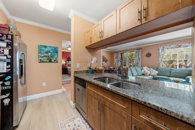 6529 Emerald Dunes Drive 106, Royal Palm Beach, FL 33411