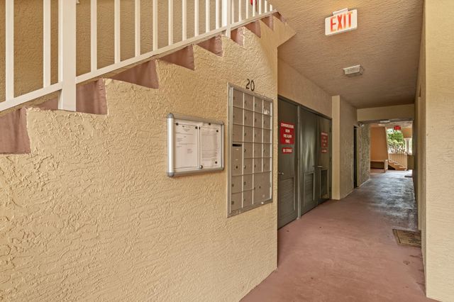6529 Emerald Dunes Drive 106, Royal Palm Beach, FL 33411