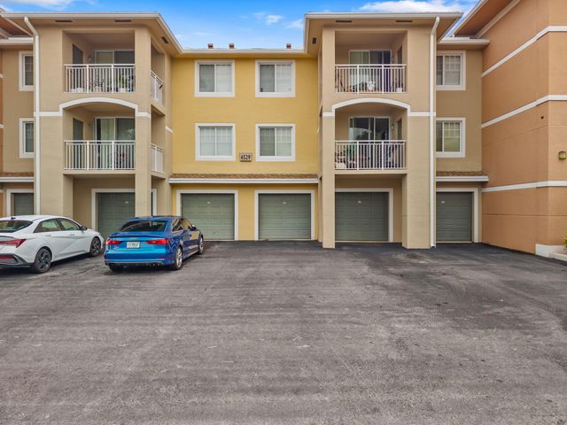 6529 Emerald Dunes Drive 106, Royal Palm Beach, FL 33411