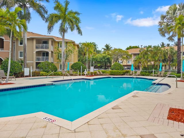 6529 Emerald Dunes Drive 106, Royal Palm Beach, FL 33411