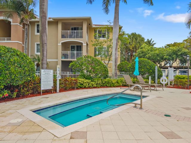 6529 Emerald Dunes Drive 106, Royal Palm Beach, FL 33411