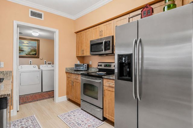 6529 Emerald Dunes Drive 106, Royal Palm Beach, FL 33411