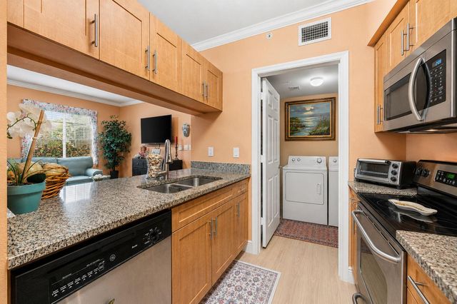 6529 Emerald Dunes Drive 106, Royal Palm Beach, FL 33411