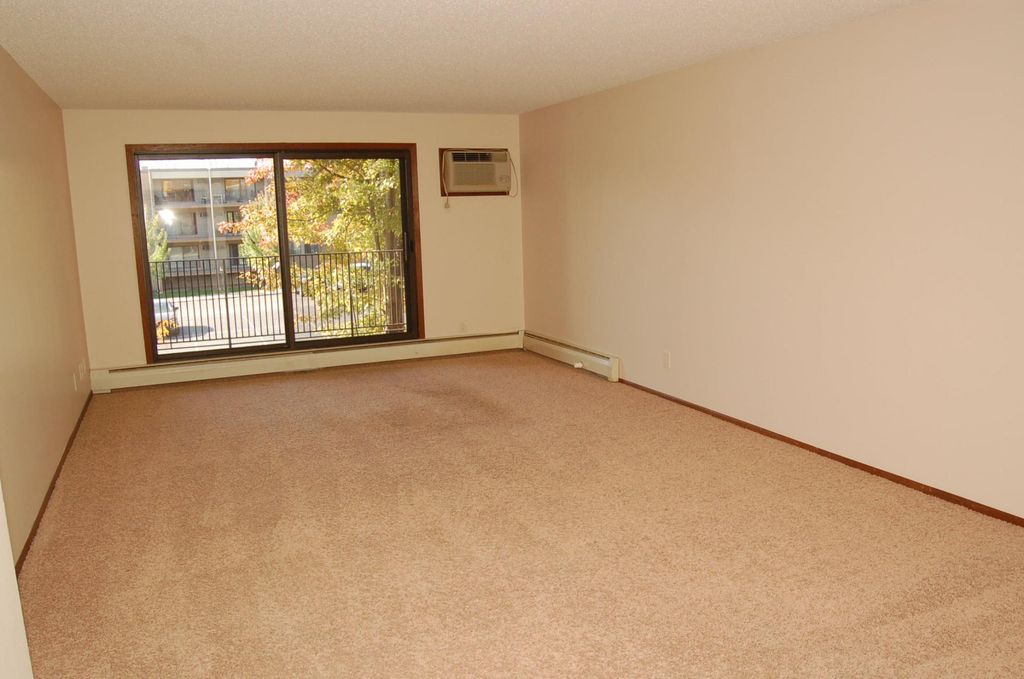 1887 Silver Bell Road 219, Eagan, MN 55122 — photo 2